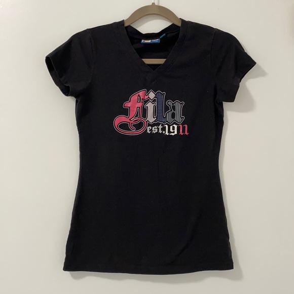 (3 / $15) Fila Black Graphic V-Neck Tee - Picture 1 of 3